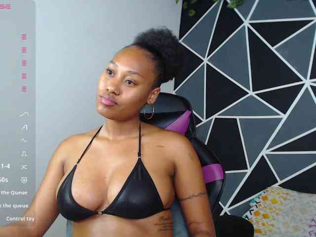 LaureenMoon webcam