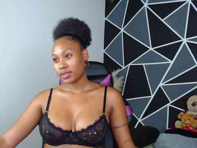 LaureenMoon webcam