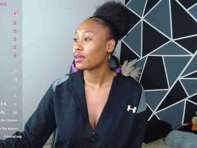 LaureenMoon webcam