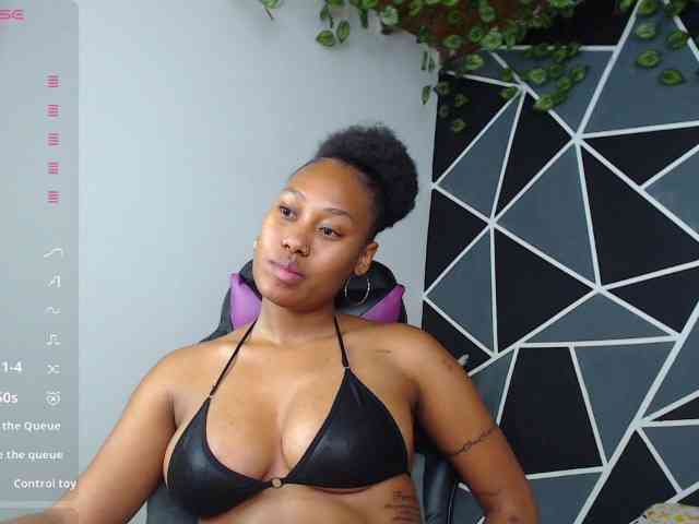 LaureenMoon webcam