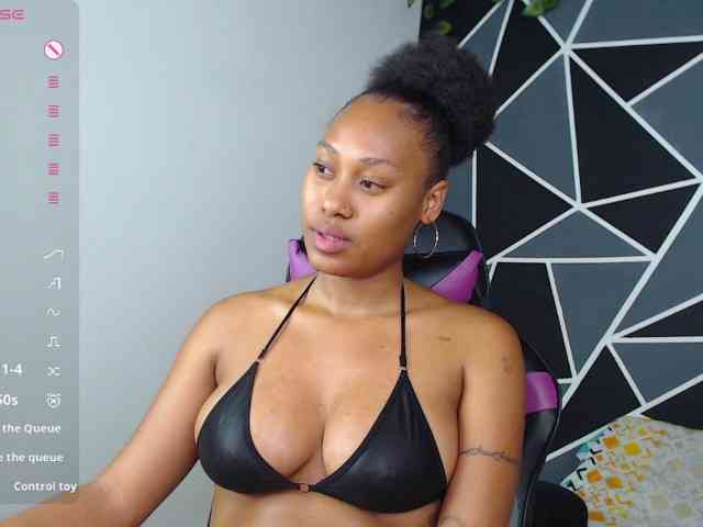 LaureenMoon webcam