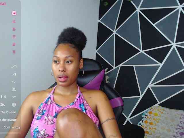 LaureenMoon webcam