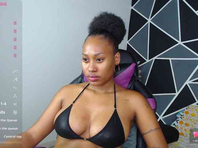 LaureenMoon webcam