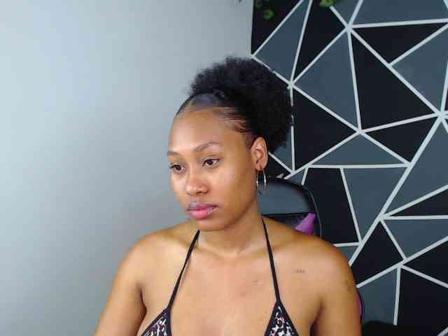 LaureenMoon webcam