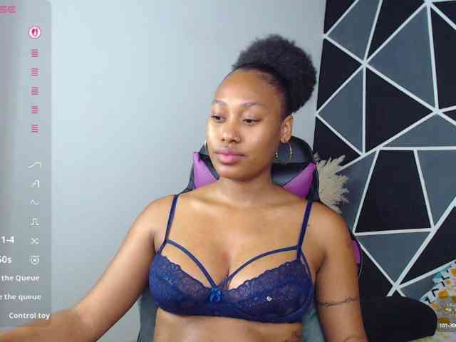 LaureenMoon webcam