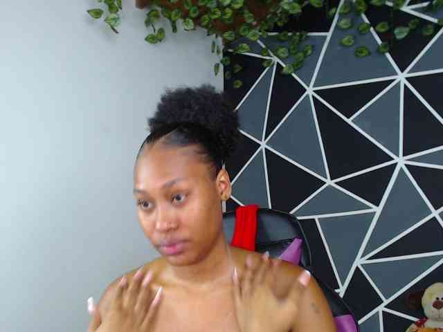 LaureenMoon webcam