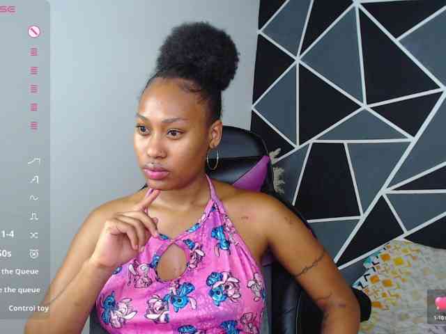 LaureenMoon webcam