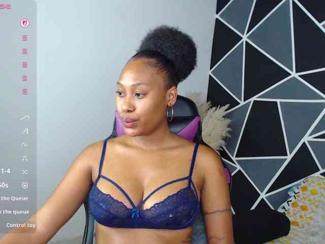 LaureenMoon webcam