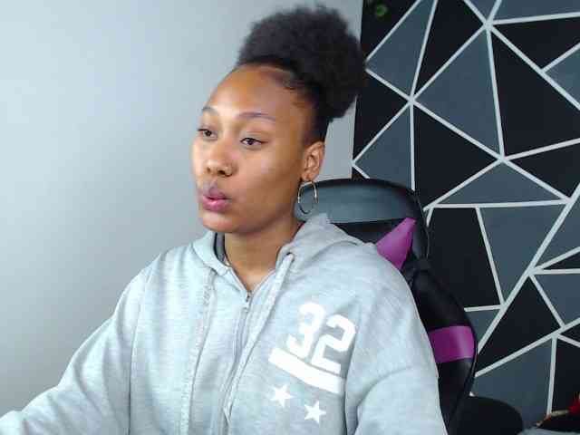 LaureenMoon webcam