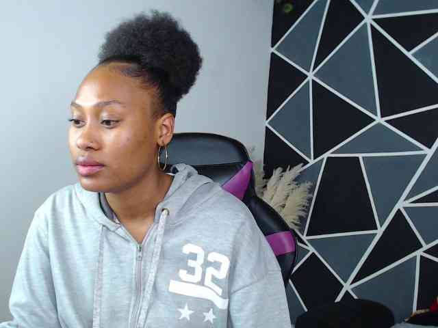 LaureenMoon webcam