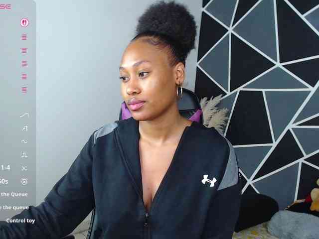 LaureenMoon webcam