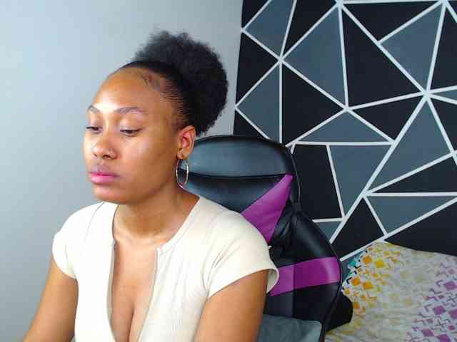 LaureenMoon webcam