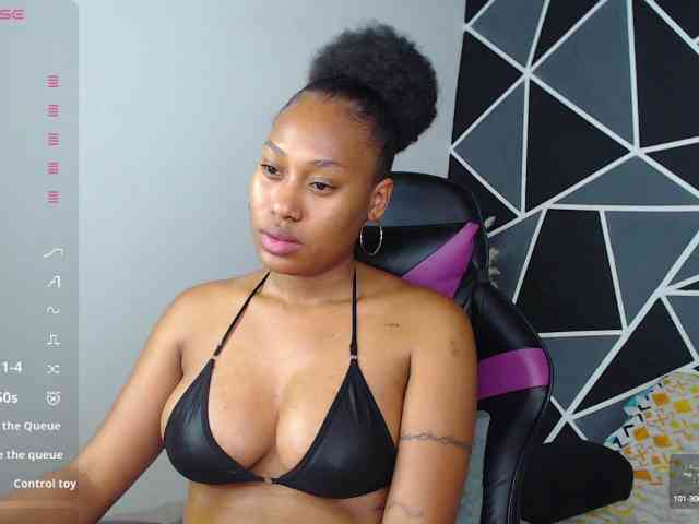 LaureenMoon webcam