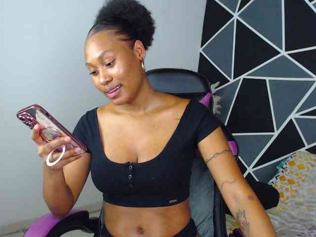 LaureenMoon webcam