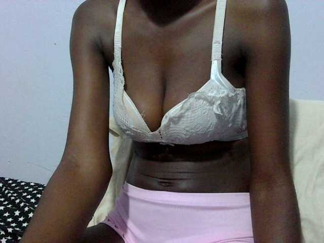 le modèle Beckyk est en webcam porno dans un show sur le site bongacams, il possède les tags suivants: Ebony,Brunette,Hairy