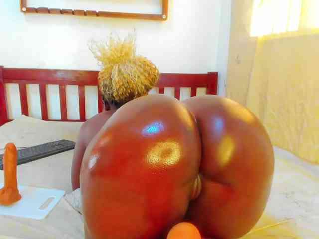 Lilyusk11 Live Webcam on {site_name}