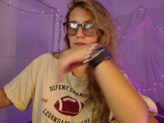 Isabela-Ross's BongaCams show and profile