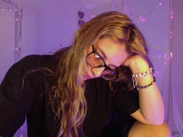  Isabela-Ross chat room