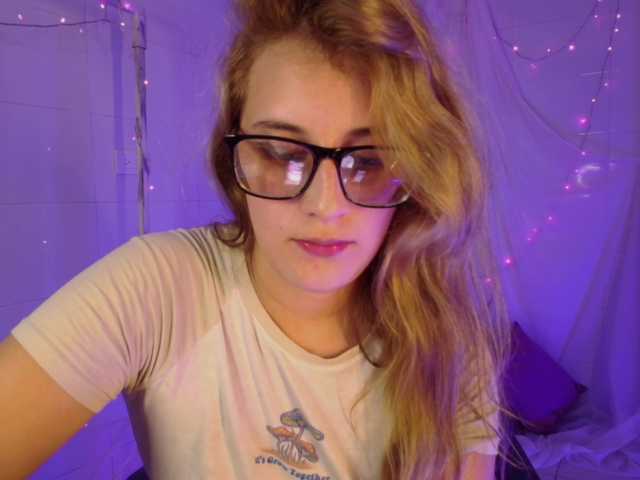 Isabela-Ross's BongaCams show and profile