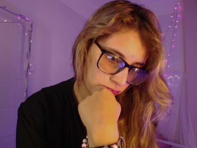 Isabela-Ross's BongaCams show and profile