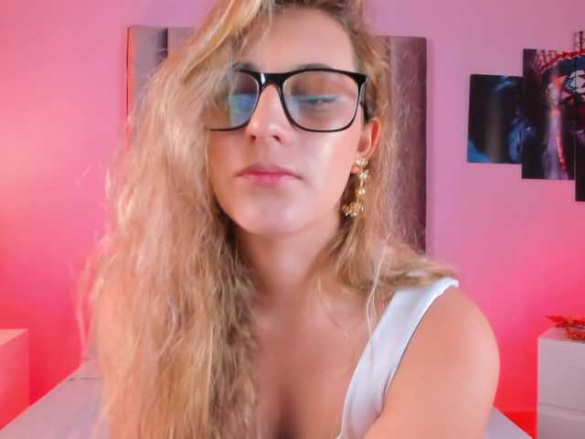 Isabela-Ross's BongaCams show and profile