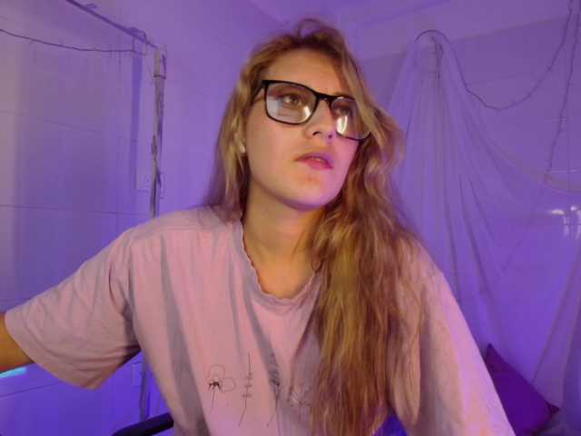 Isabela-Ross's BongaCams show and profile