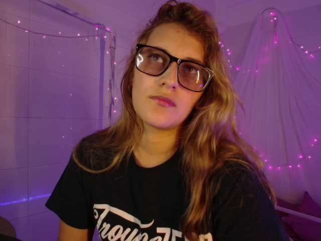 Isabela-Ross — My tight pussy wants to get so wet with your fingers   I love squirt GOAL IS:WP+SHOW SQUIRT  @remain 