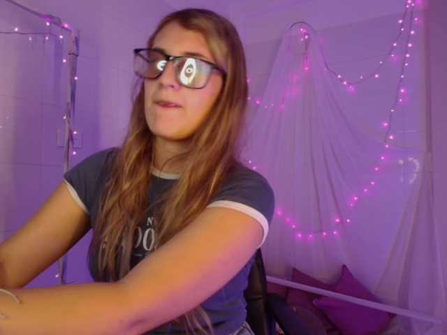 Isabela-Ross's BongaCams show and profile