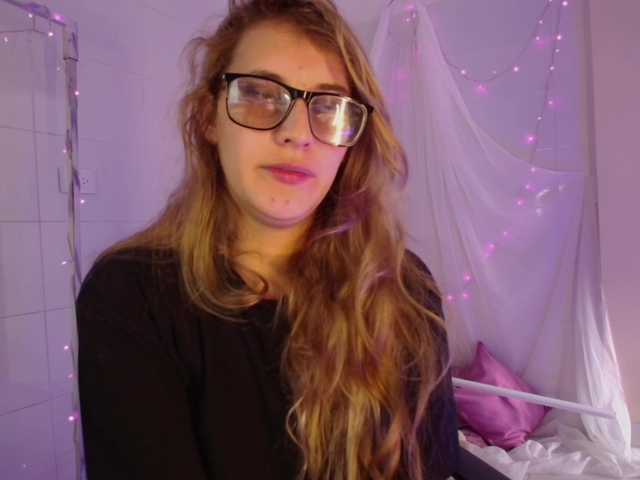 Isabela-Ross's BongaCams show and profile