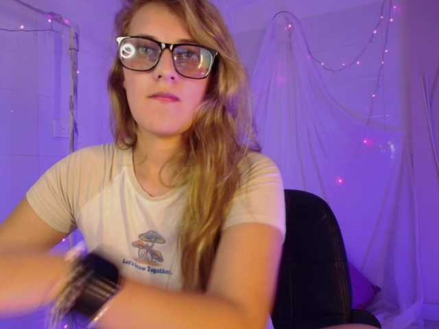 Isabela-Ross's BongaCams show and profile