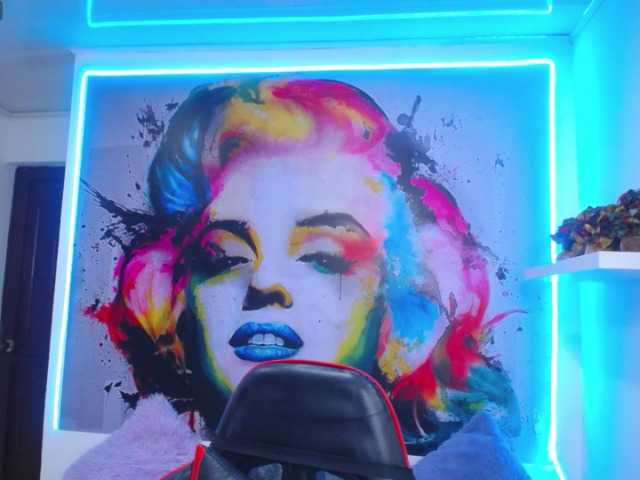 cristal-horny19's BongaCams show and profile