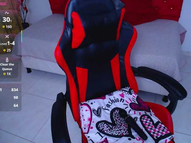 cristal-horny19's BongaCams show and profile