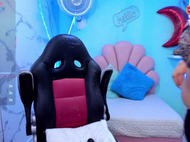 cristal-horny19's BongaCams show and profile