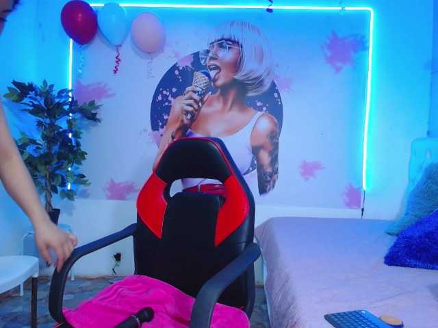 cristal-horny19's BongaCams show and profile