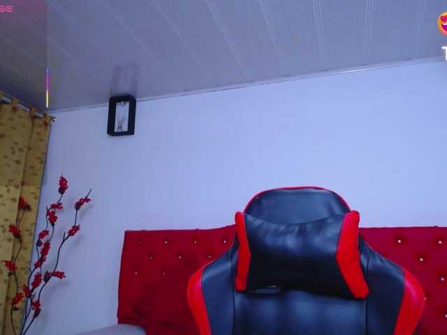 cristal-horny19's BongaCams show and profile