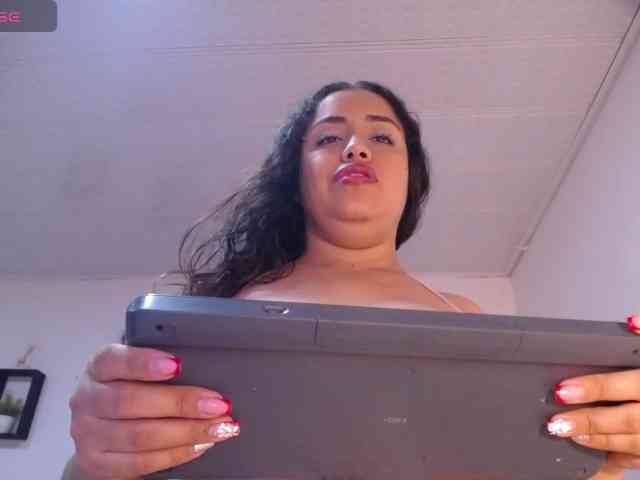 cristal-horny19 webcam