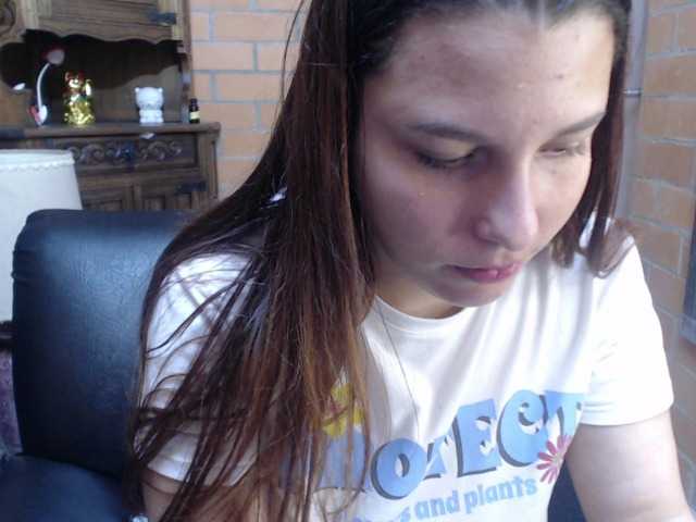 alexa-kiut's BongaCams show and profile