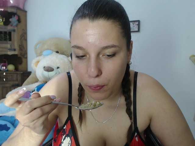 alexa-kiut's BongaCams show and profile