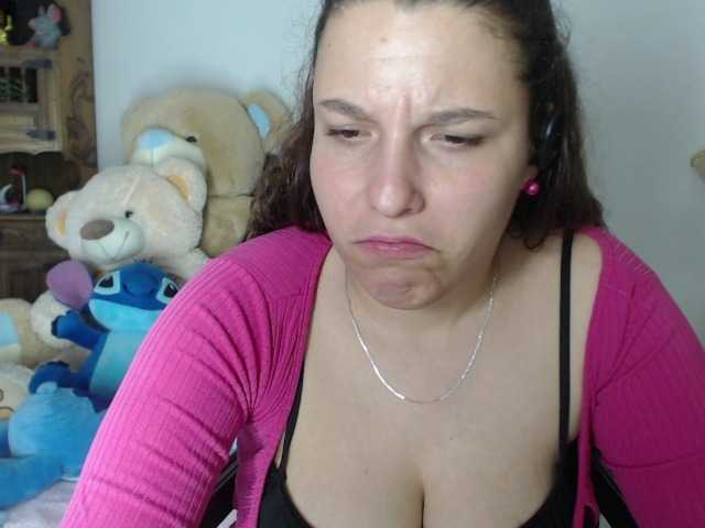 alexa-kiut's BongaCams show and profile