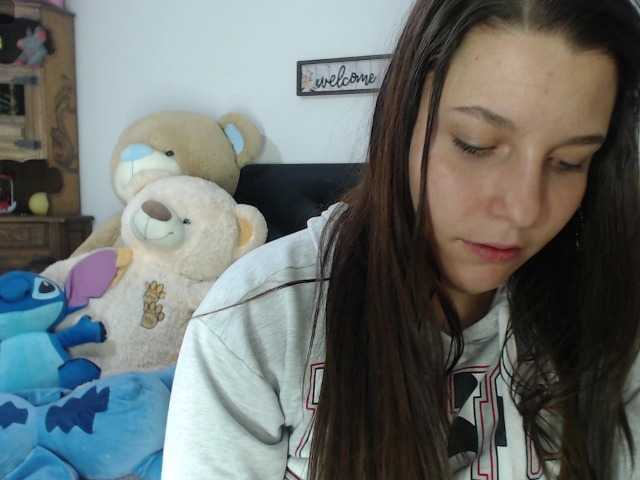 alexa-kiut's BongaCams show and profile