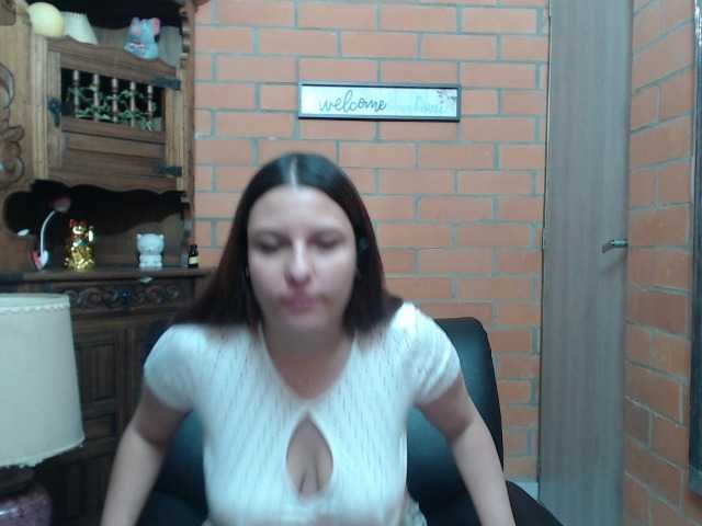 alexa-kiut's BongaCams show and profile