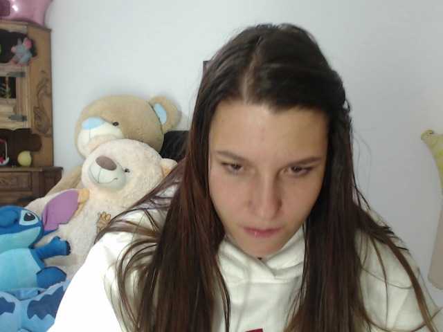 alexa-kiut's BongaCams show and profile