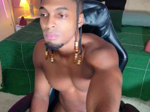 MichaelMorothop Live Webcam on BongaCams