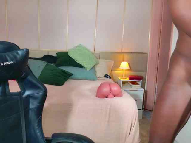 MichaelMorothop Live Webcam on BongaCams