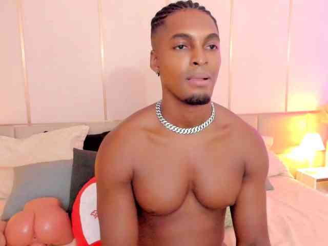 MichaelMorothop Live Webcam on BongaCams