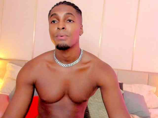 MichaelMorothop Live Webcam on BongaCams