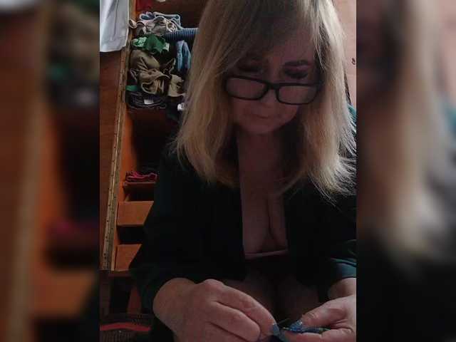 Alina1965's BongaCams show and profile