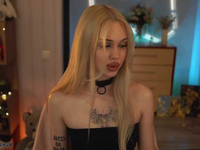 ManiFreyja's BongaCams show and profile