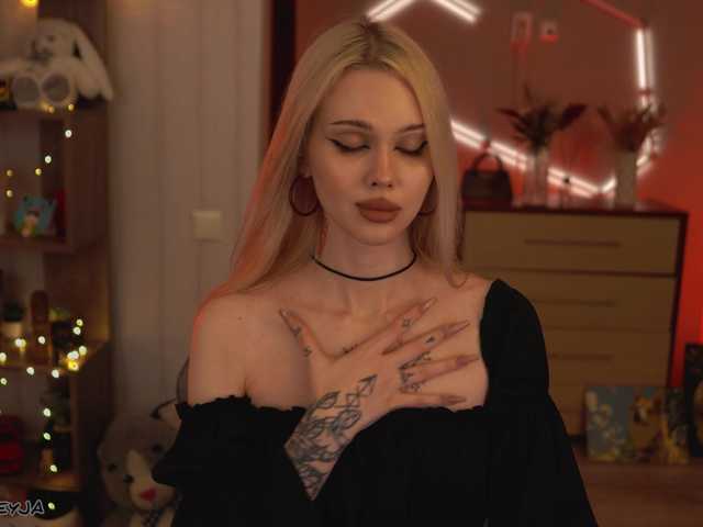 ManiFreyja's BongaCams show and profile