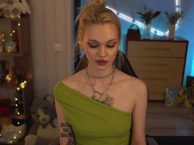ManiFreyja's BongaCams show and profile